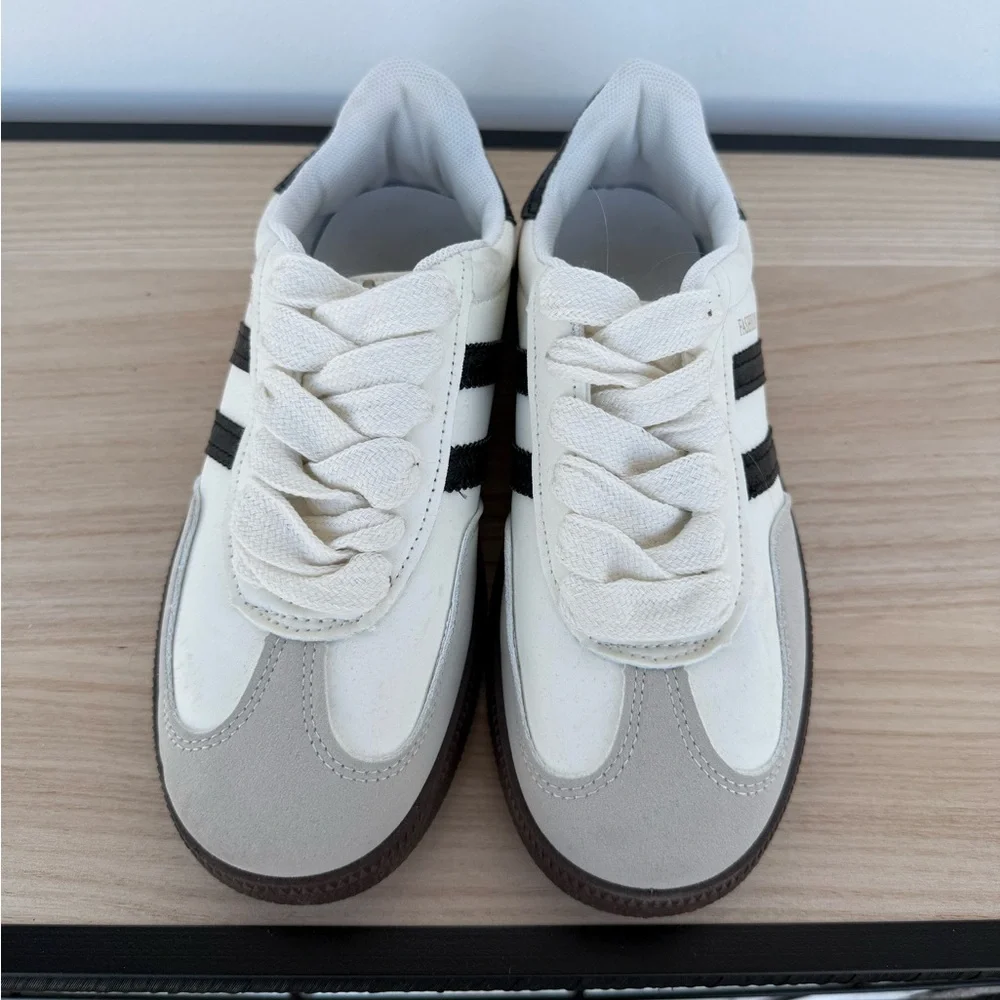 Striped sneakers - Picture 4 of 4